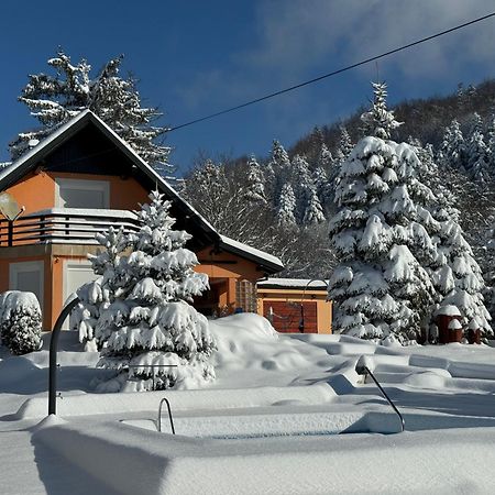 Villa Tratea - With A Heated Pool Tomici Eksteriør billede